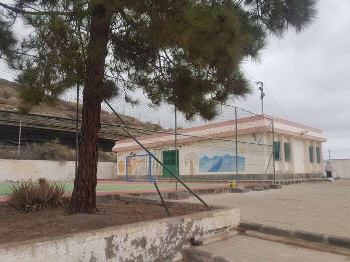 Imagen del antiguo colegio de La Solana (Foto TA)